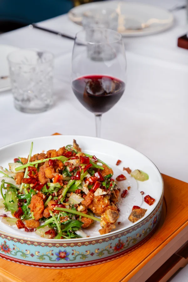 Pollo picantón al estilo Sichuan de Restaurante Buen Gusto en Arganzuela, Madrid